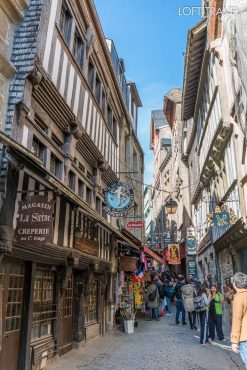 ร้านค้า ระหว่างทางขึ้นไปบนยอด มงแซงต์ มิเชล (mont saint michel)